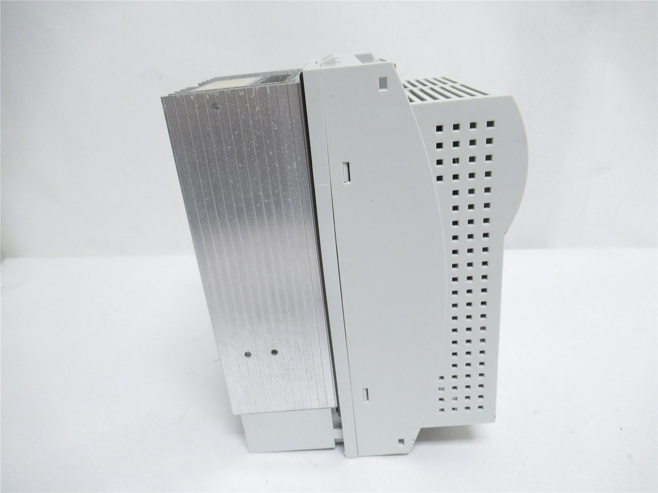 Lenze ECSEE040C4B; Servo-Drive; 400/480VAC; 3PH In; 565/675VDC Out