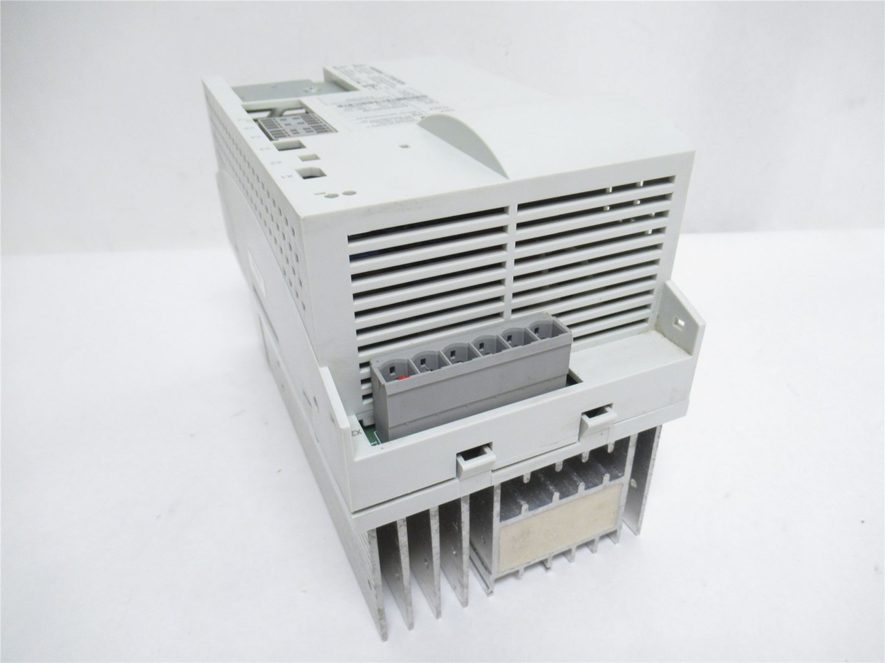 Lenze ECSEE040C4B; Servo-Drive; 400/480VAC; 3PH In; 565/675VDC Out