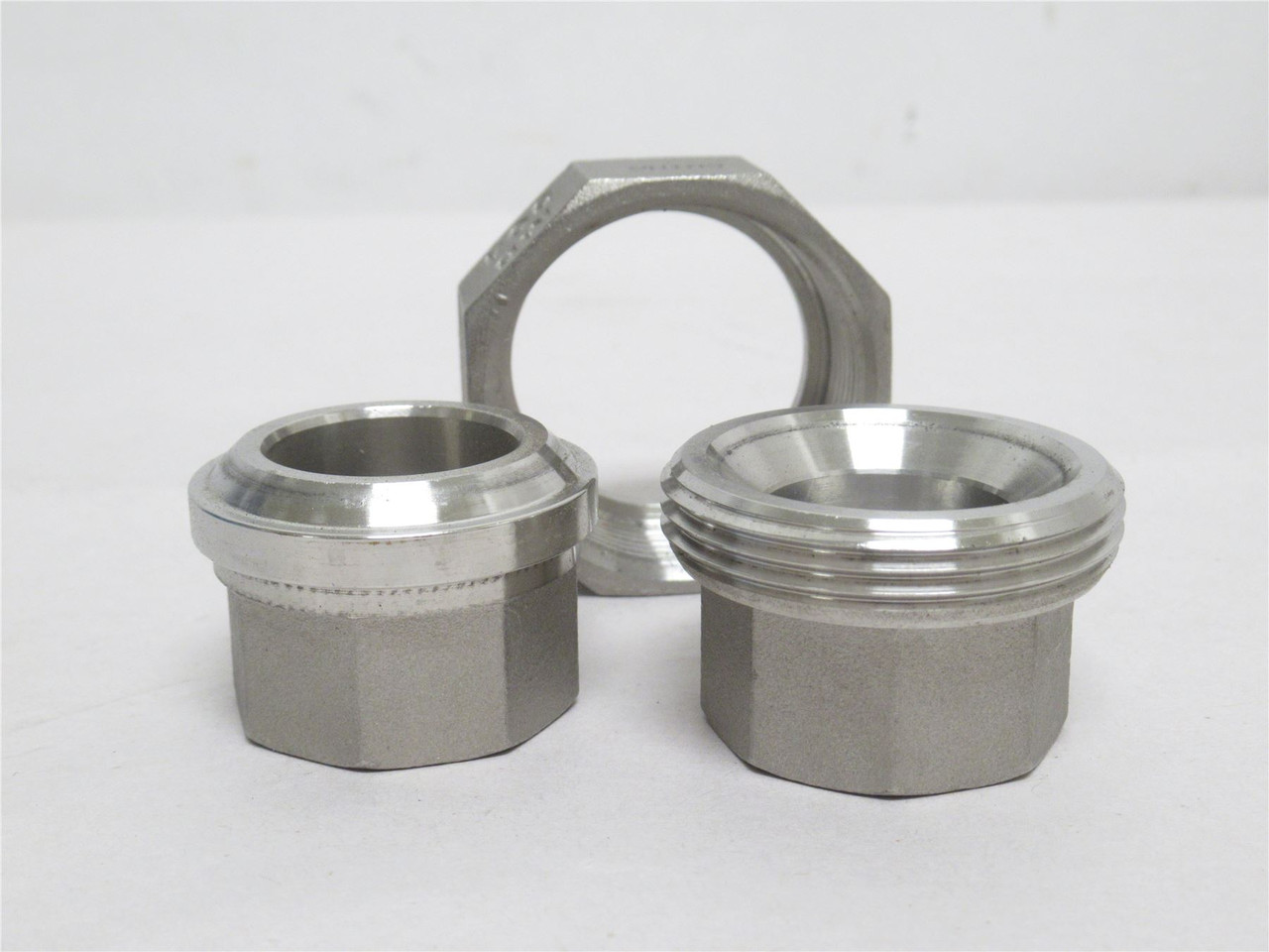 MB 400U111N034; Pipe Union; SS-304; 3/4NPT; Class 150