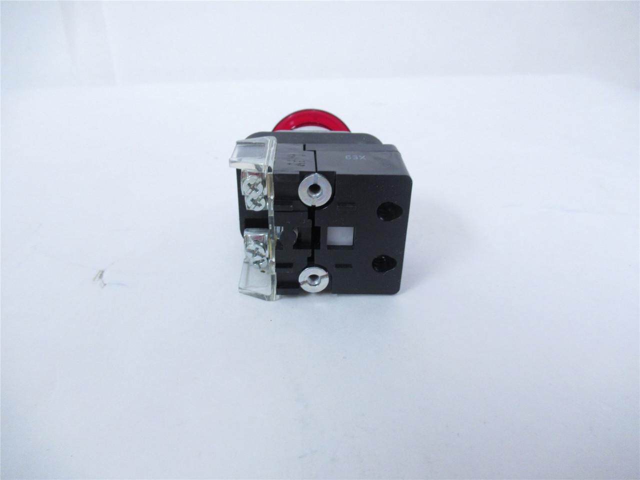 Allen-Bradley 800T-QMH2R; Pushbutton - Momentary; 30mm