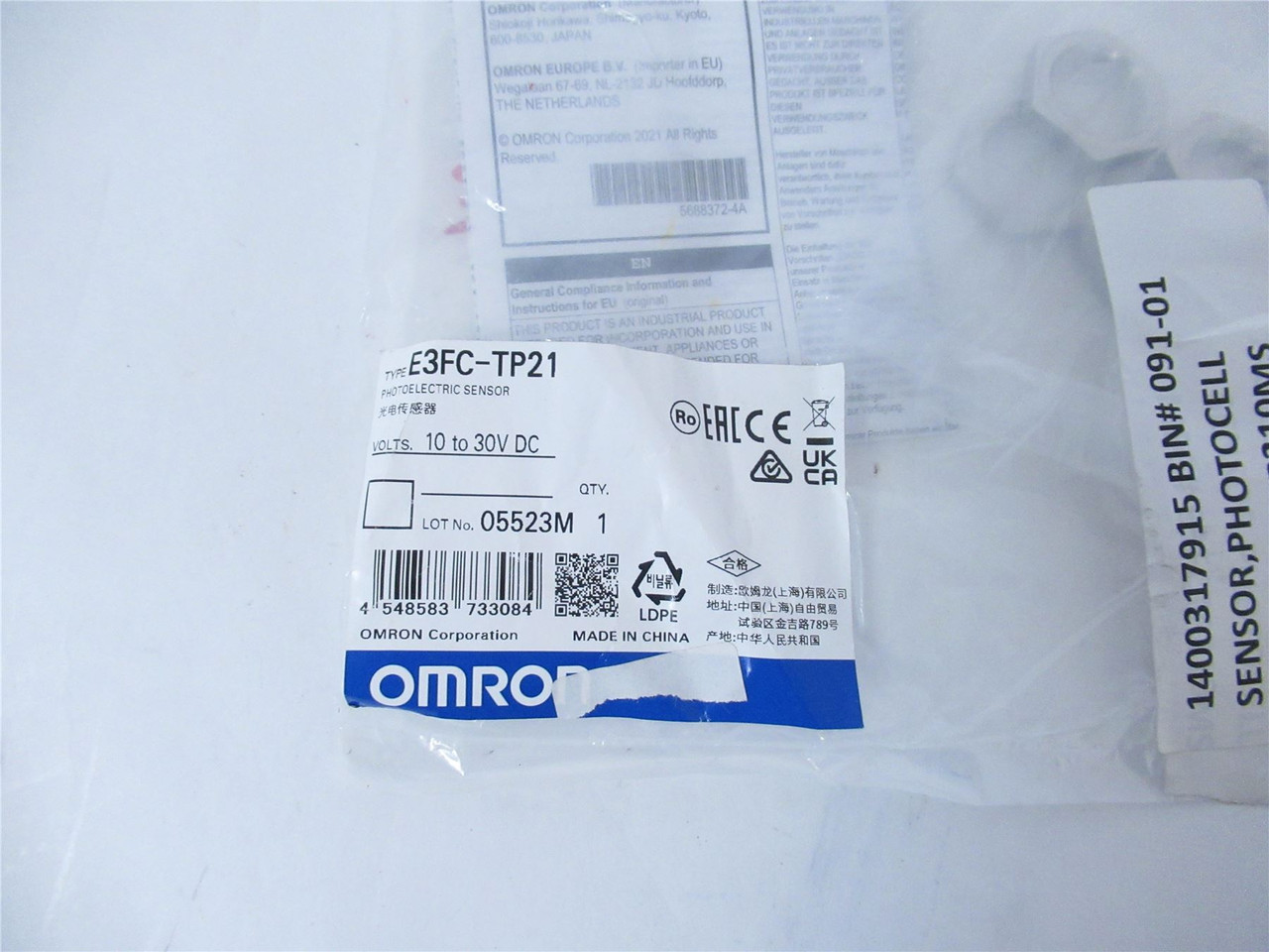 Omron E3FC-TP21; Photo Sensor M18 Axial; SUS Body 20M PNP