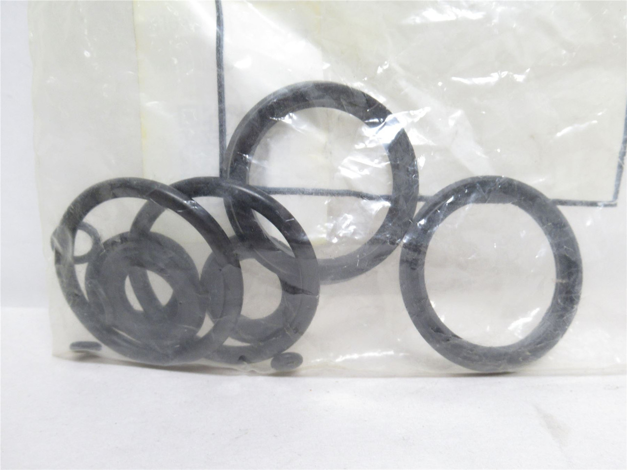 Eaton 6331U-0034; Cylinder Seal Kit; 1/2" x 1-1/2"