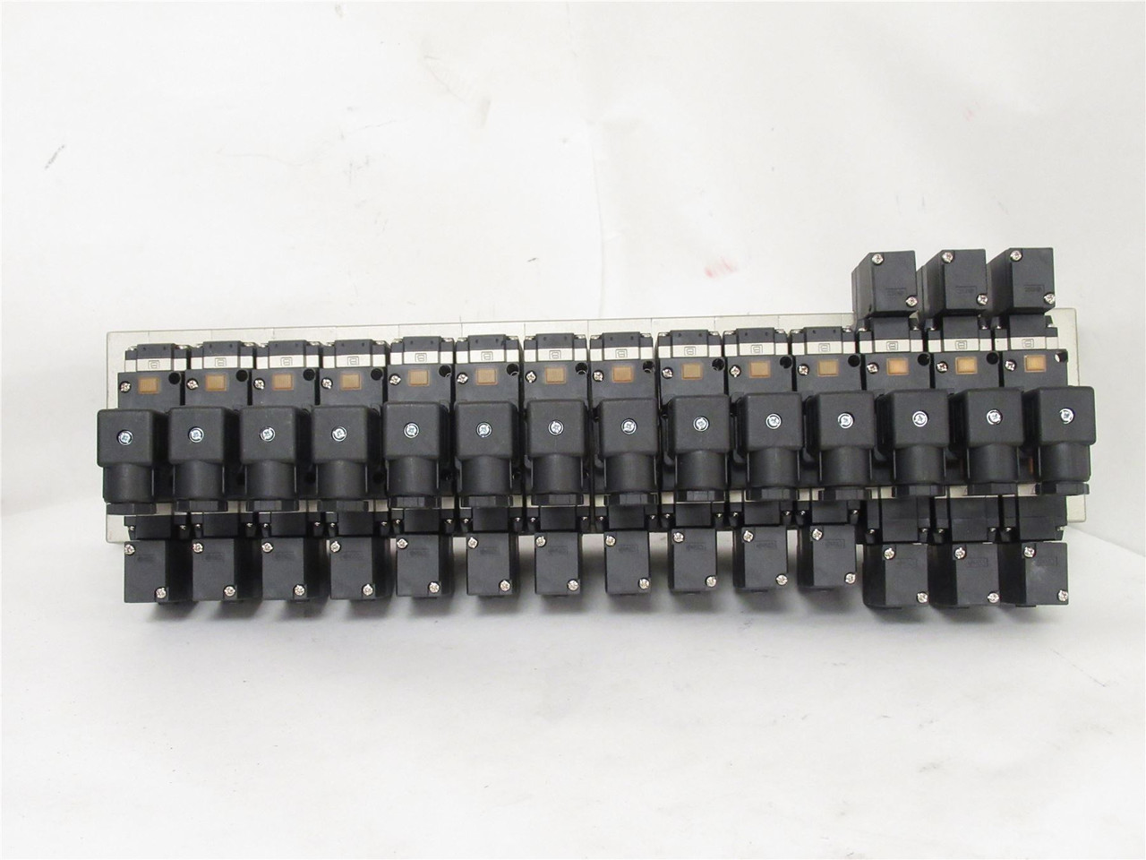 MFG- TX29-130416; Sub Pneumatic Manifold Valve Assembly