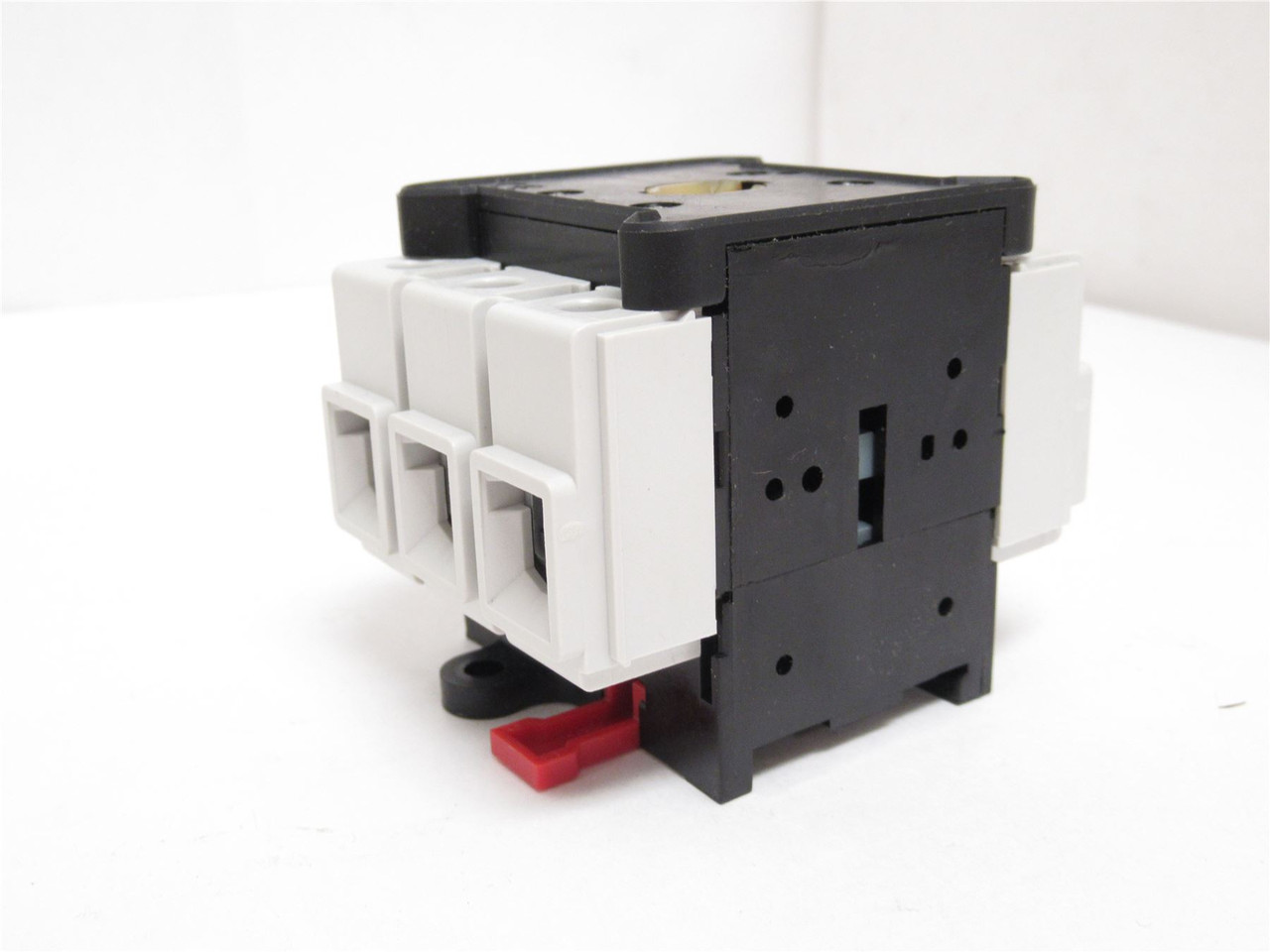 Eaton V4; Non-Fusible Load Break Switch;  63A;140HP; 240VAC