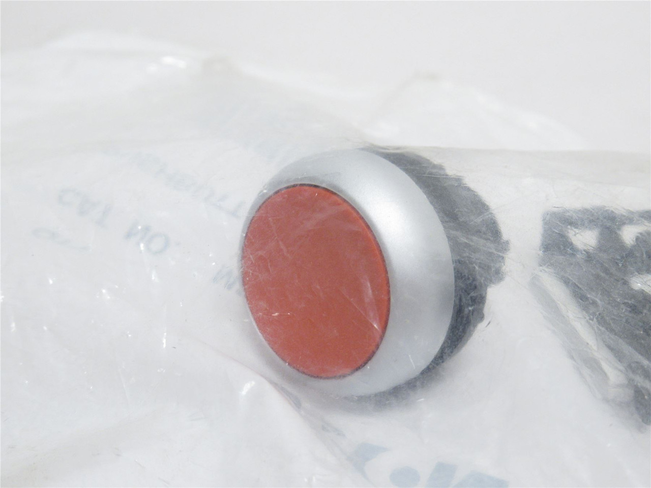 Eaton M22-D-R; Flush Red Non-Illuminated Pushbutton Operator