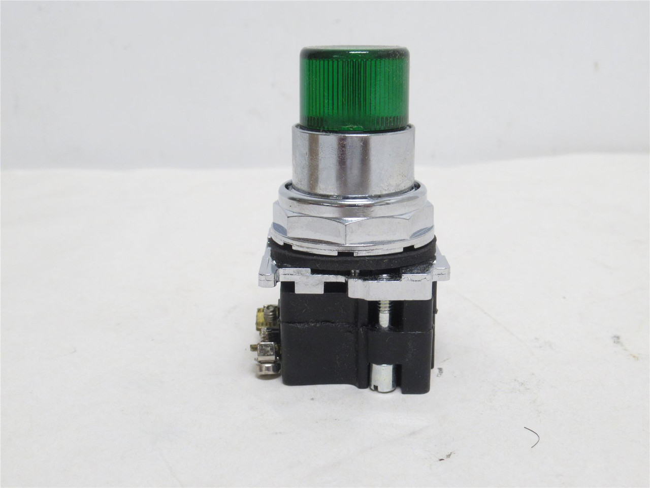 Eaton 10250T411C22; Heavy-Duty Push-Button; Green; 120VAC