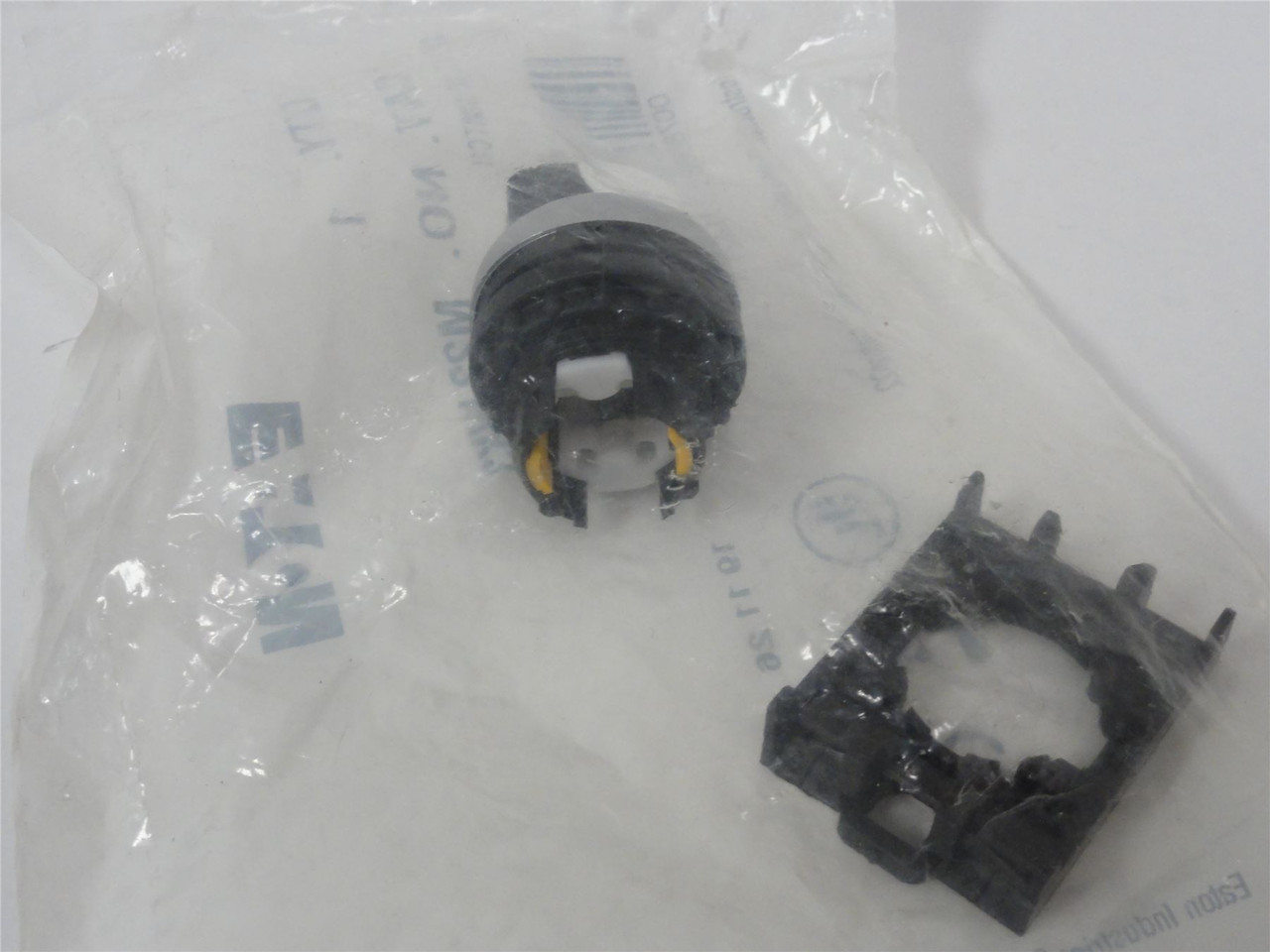 Eaton M22-WK3; Selector Switch Actuator-22mm; 3 Position