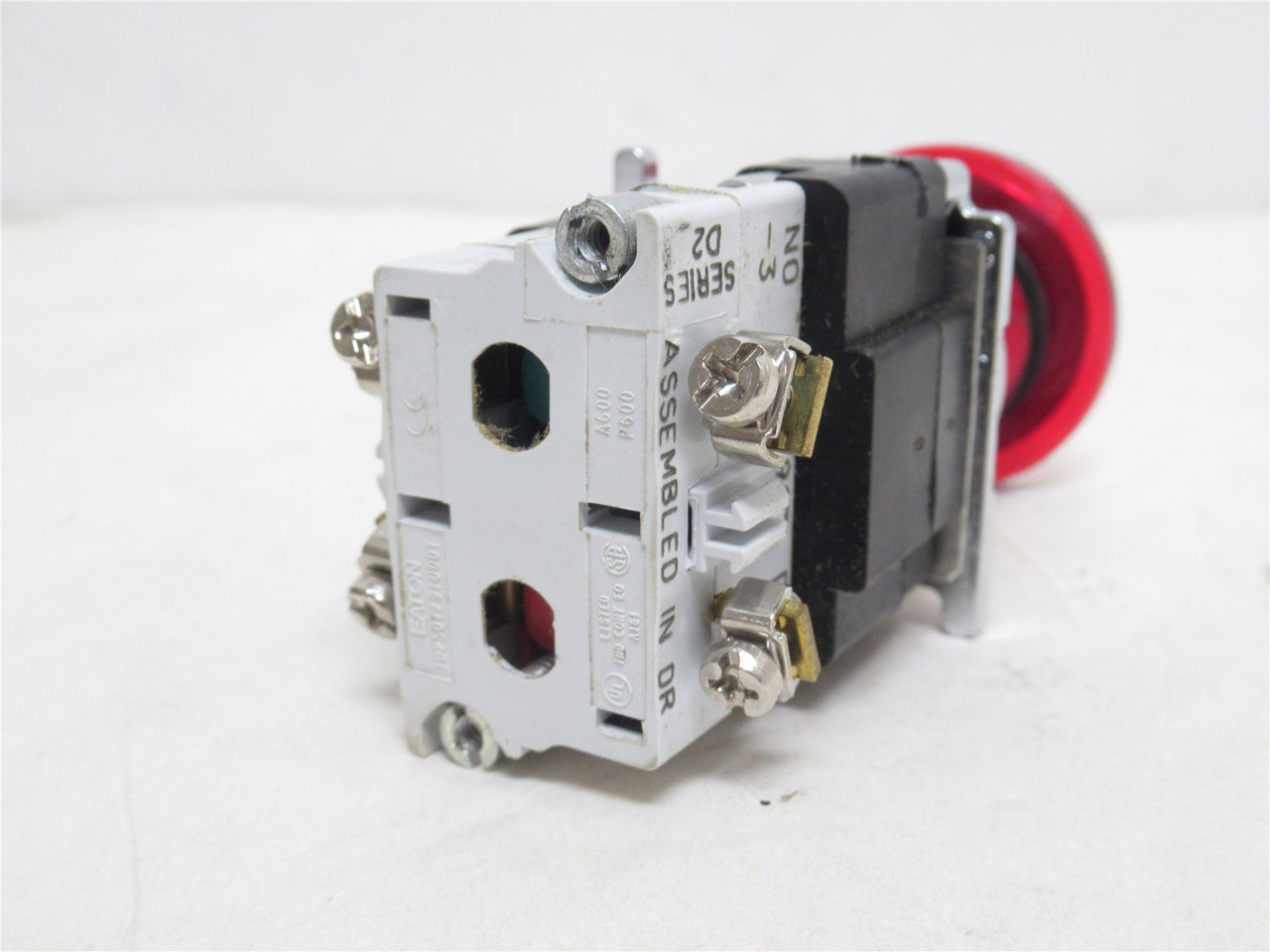 Eaton 10250T1063LRD06-1X; Illuminated Push-Pull Operator; Red