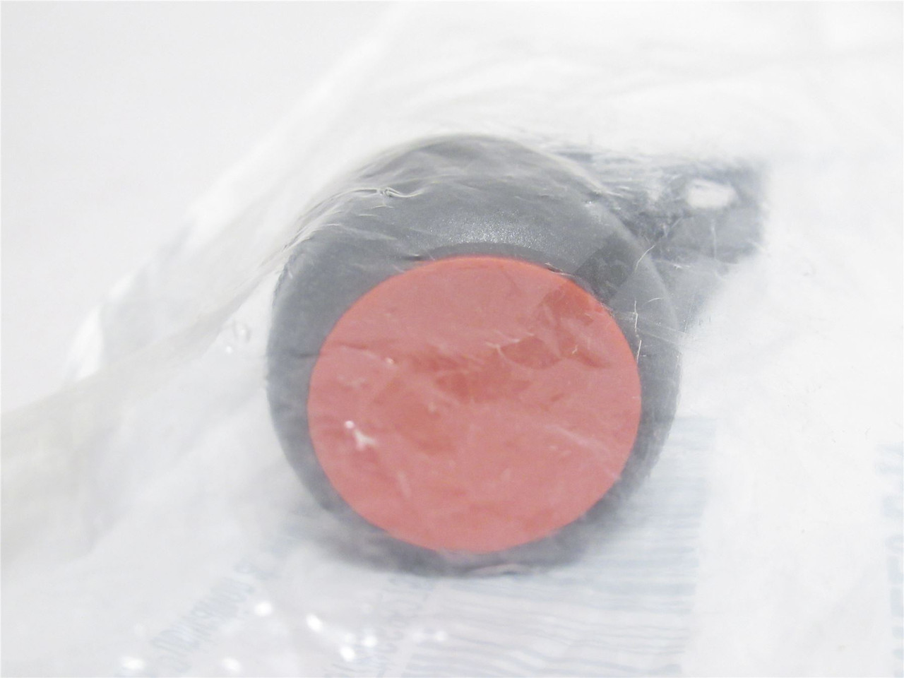 Eaton M22S-D-R; Flush Red Non-Illuminated Pushbutton Operator