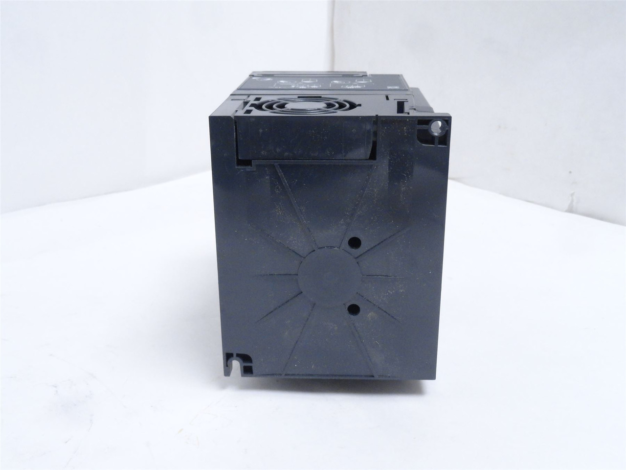 Schneider ATV320U07N4C; AC Drive 1HP 380-500VAC 3ph