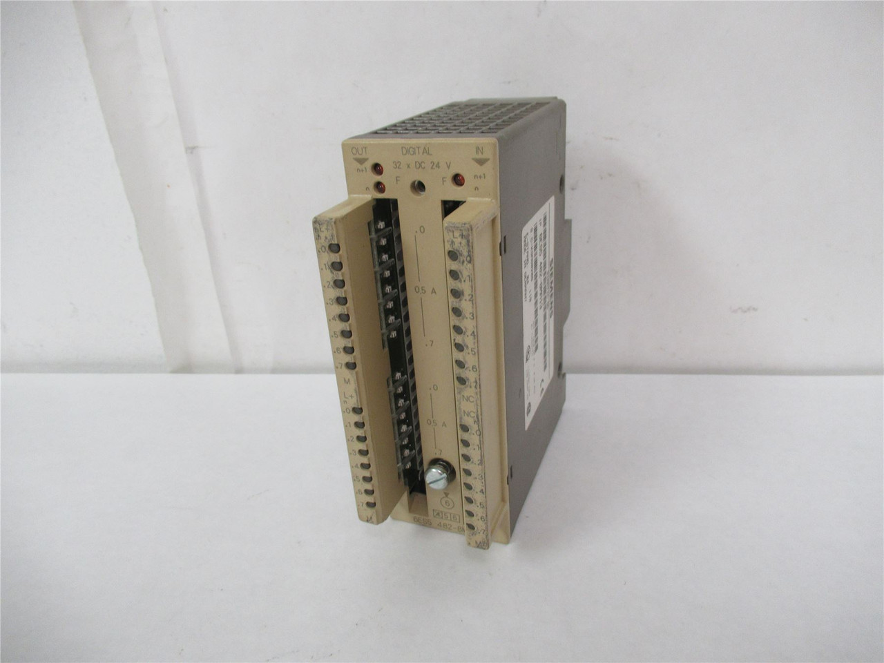 Siemens 6ES5482-8MA13; Digital Module   24 VDC  0.5 AMP