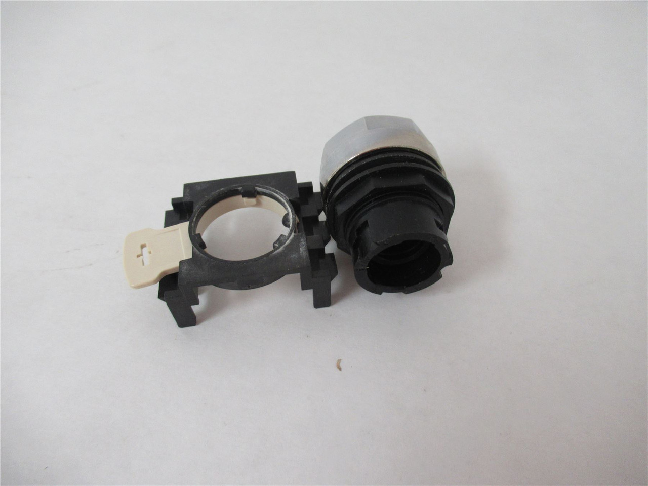 Eaton E22P1; Pushbutton Switch 25mm Flush Non-Illuminated