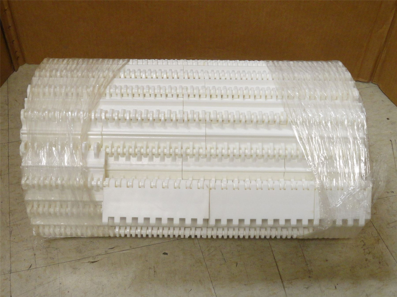 UniChain 18DPPMPBOOW; Cleated Conveyor Belt 20"Wx 10'L 4"cleat