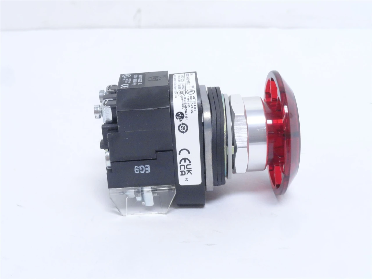 Allen-Bradley 800T-FXJP16RA1; Illuminated Push Button Switch