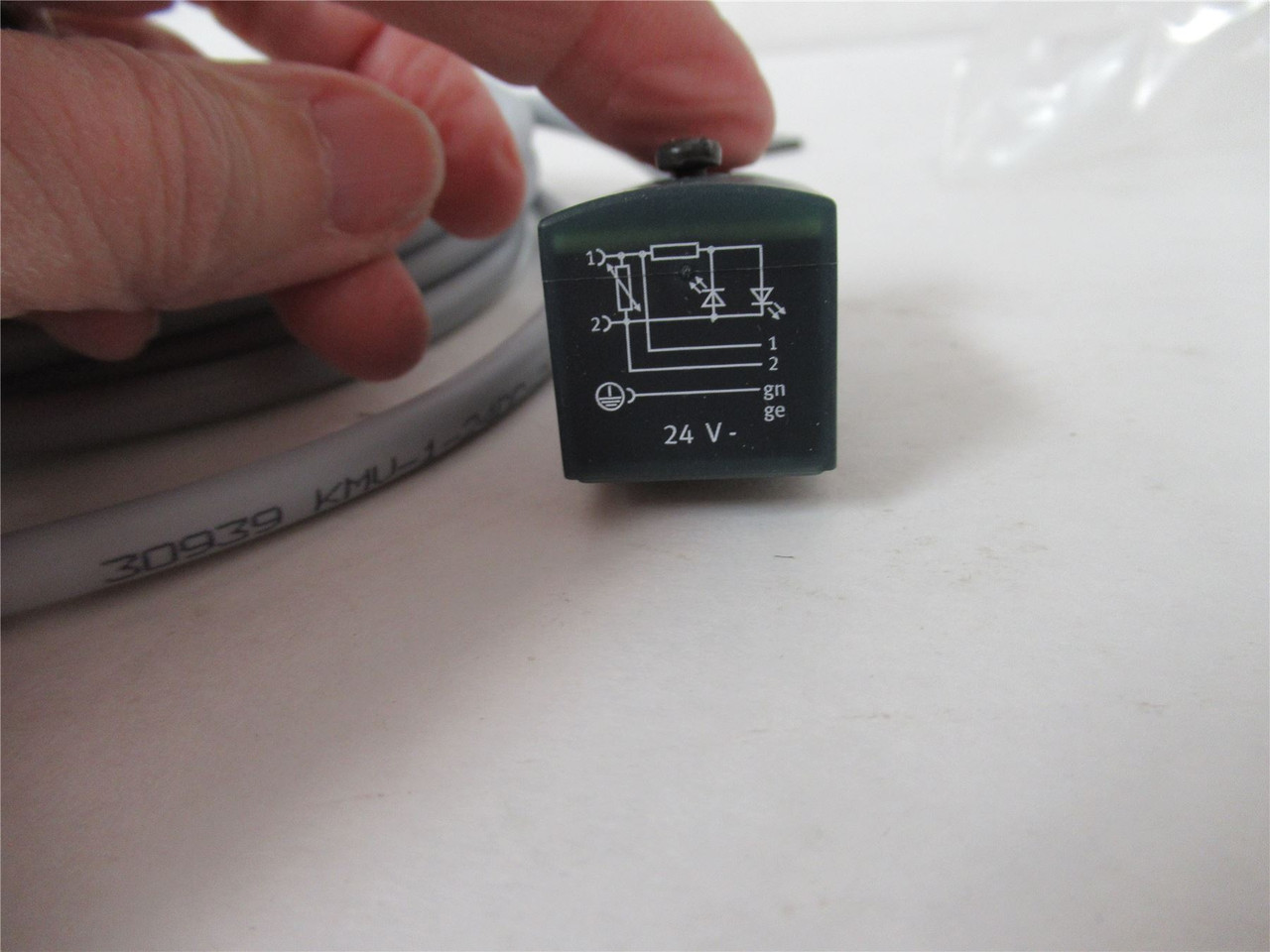 Festo 30939; Plug Socket with Cable KMV-1-24DC-2;5-LED