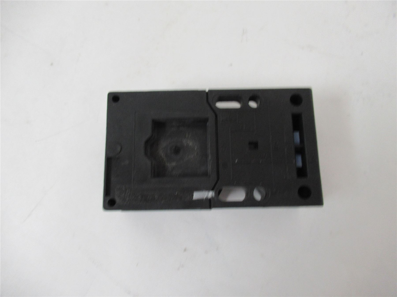 Schmersal AZ16-03ZVRK-M16; Saftey Switch 3)NC Contacts 4A