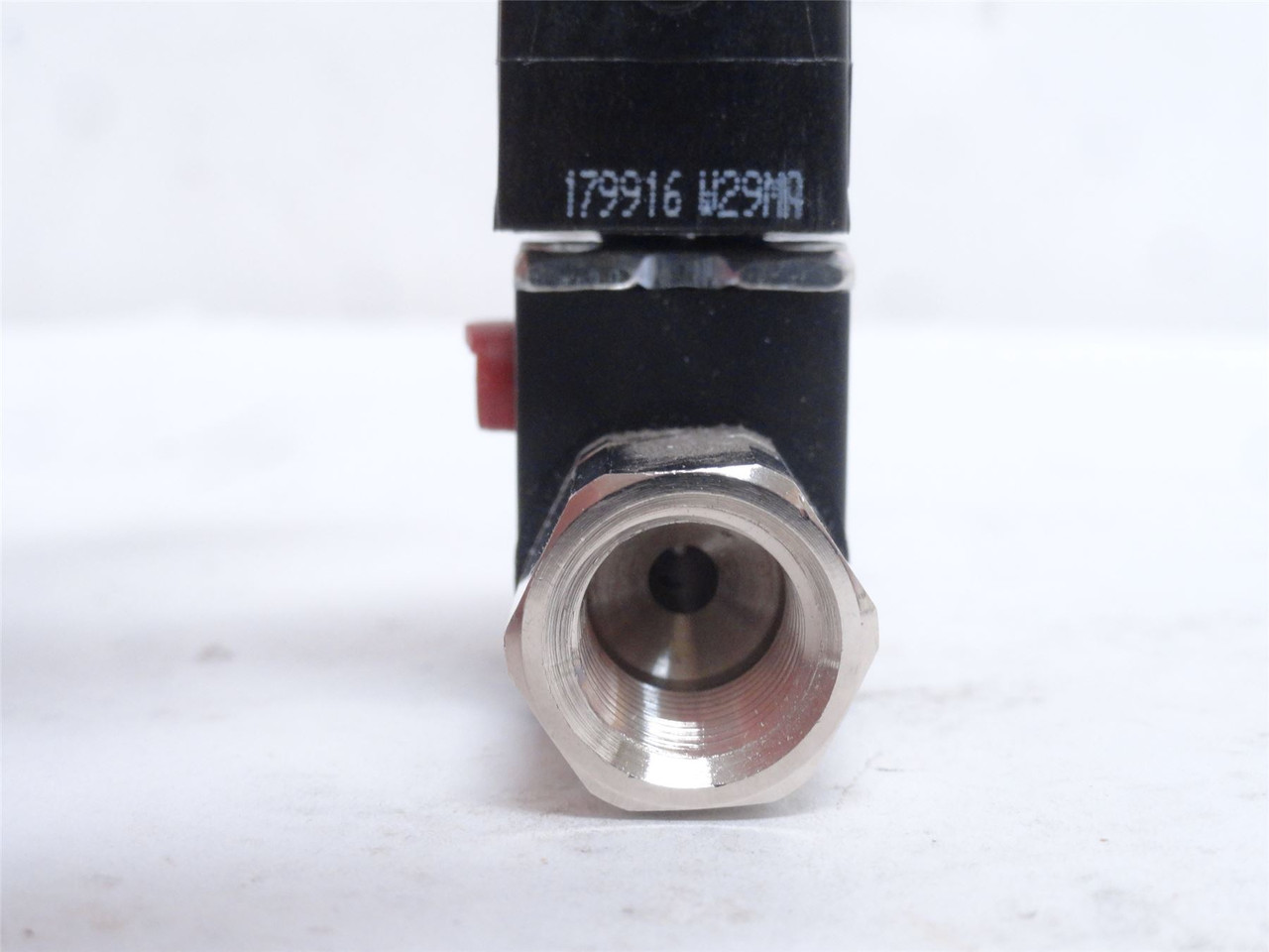 Burkert 428565; Solenoid Valve; 1/4" Ports; 145PSI; 24VDC