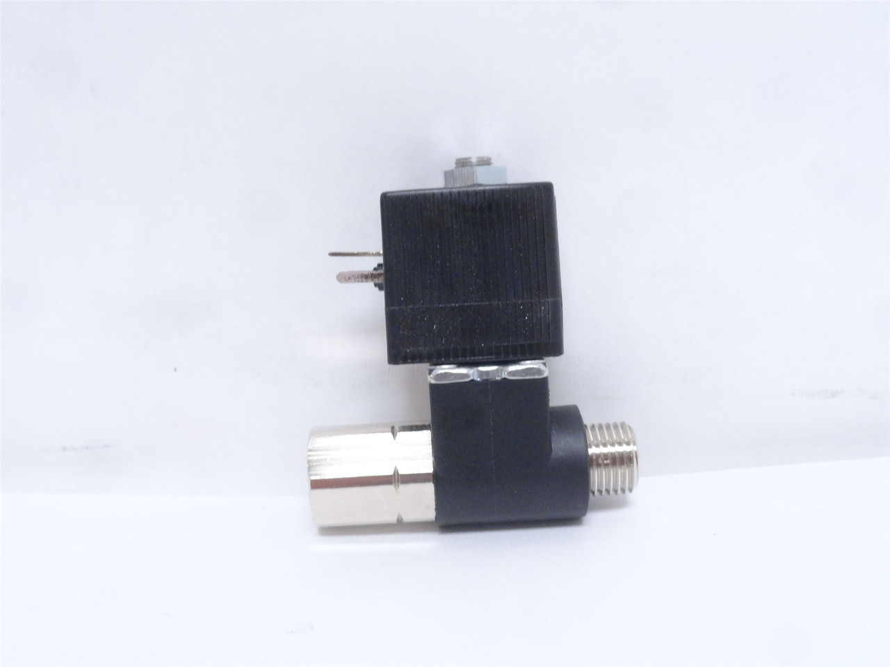 Burkert 428565; Solenoid Valve; 1/4" Ports; 145PSI; 24VDC