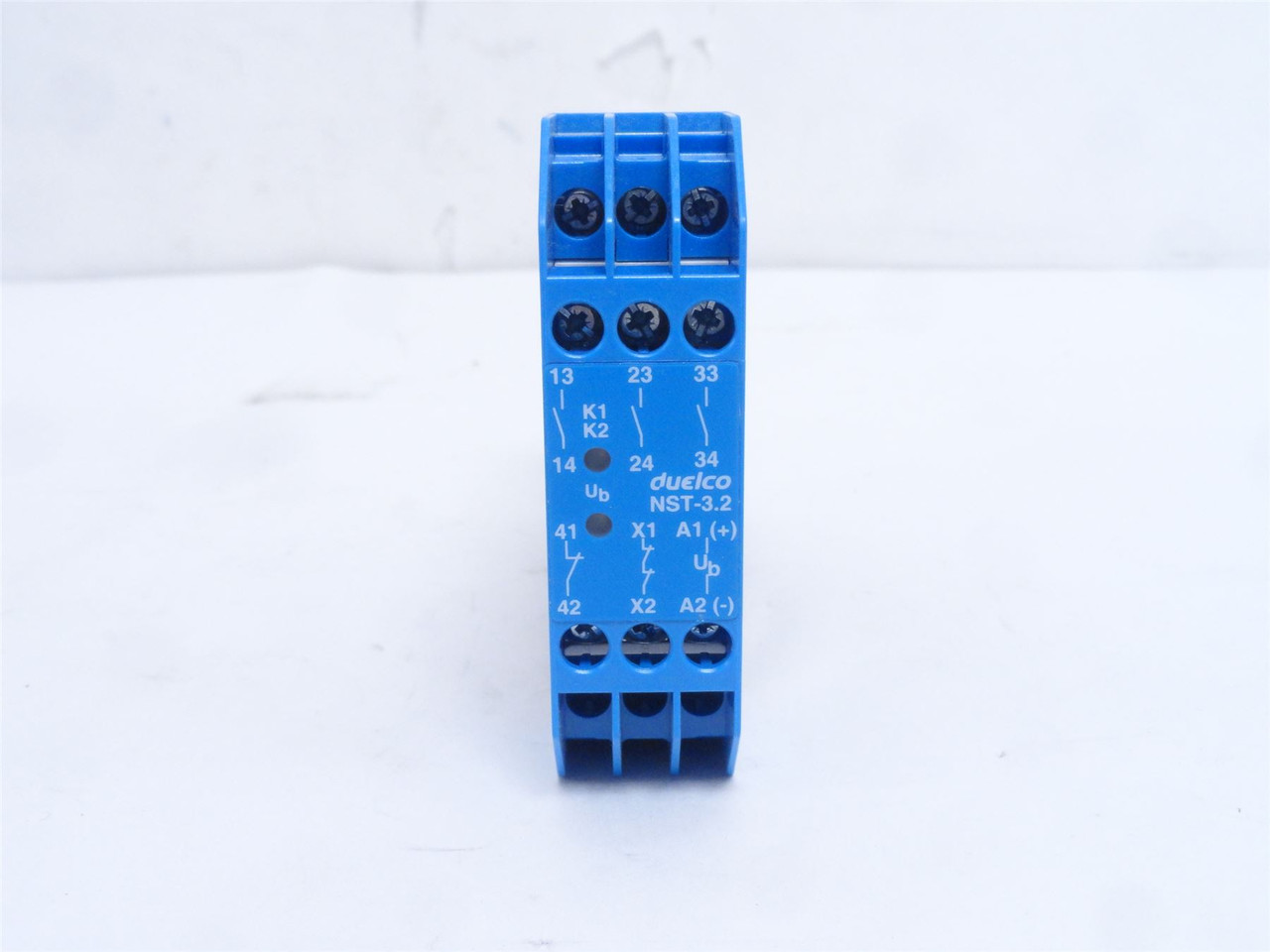 Duelco NST-3.2; Emergency Stop Relay; 240VAC/24VDC