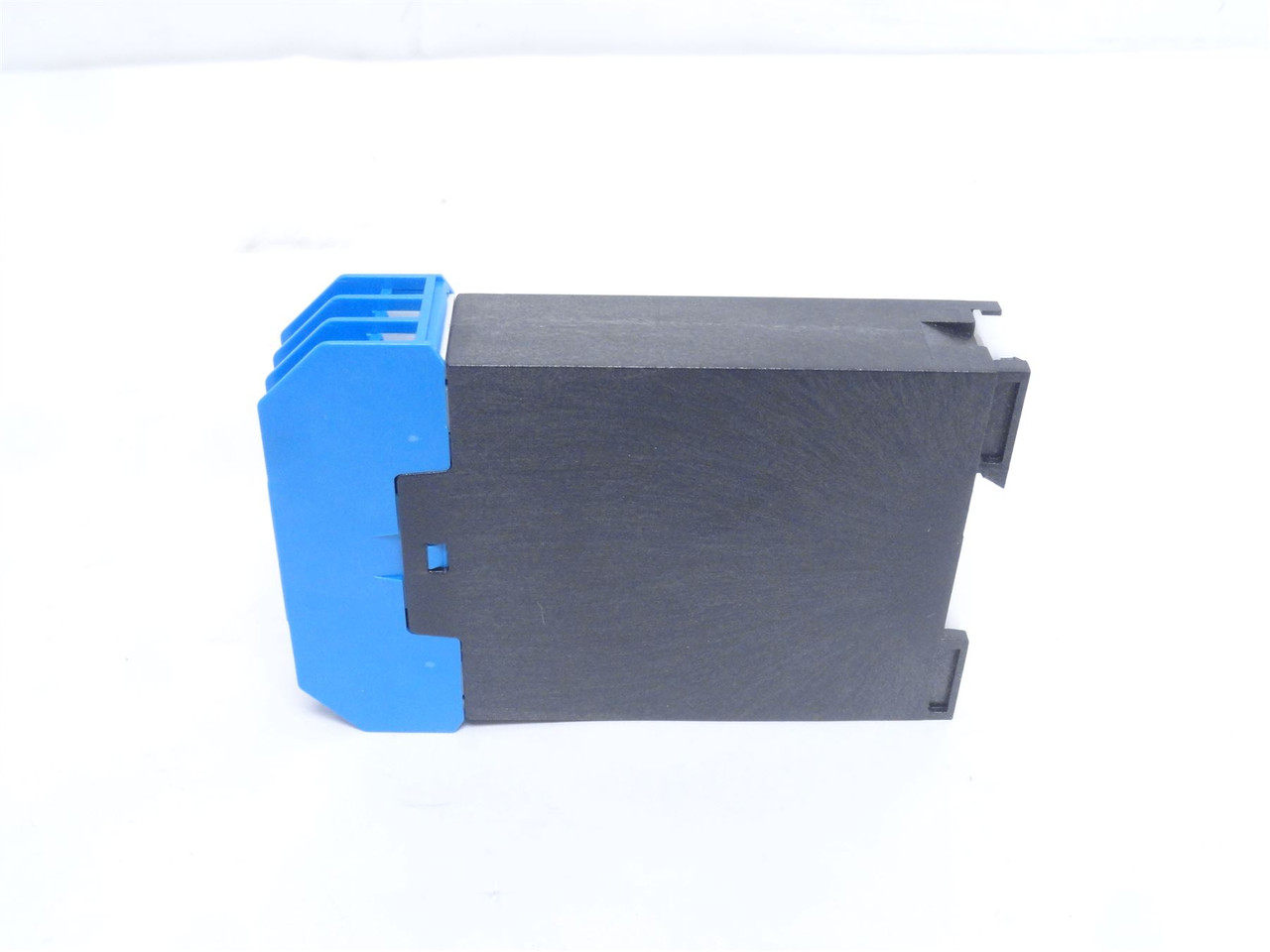 Duelco NST-3.2; Emergency Stop Relay; 240VAC/24VDC