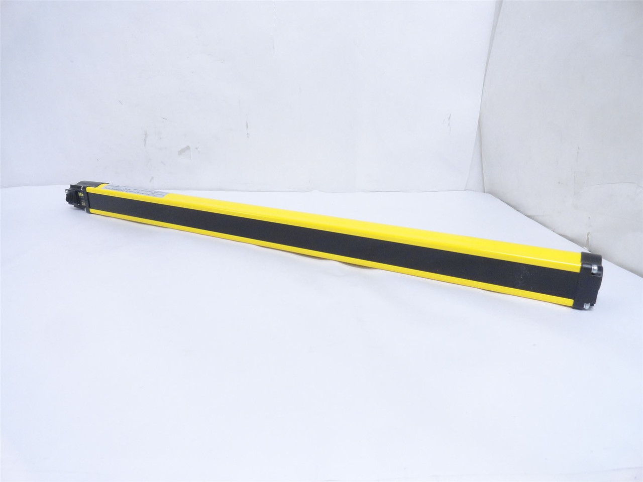 Allen-Bradley 440L-R4K0640YD; Light Curtain Receiver 24VDC 7W