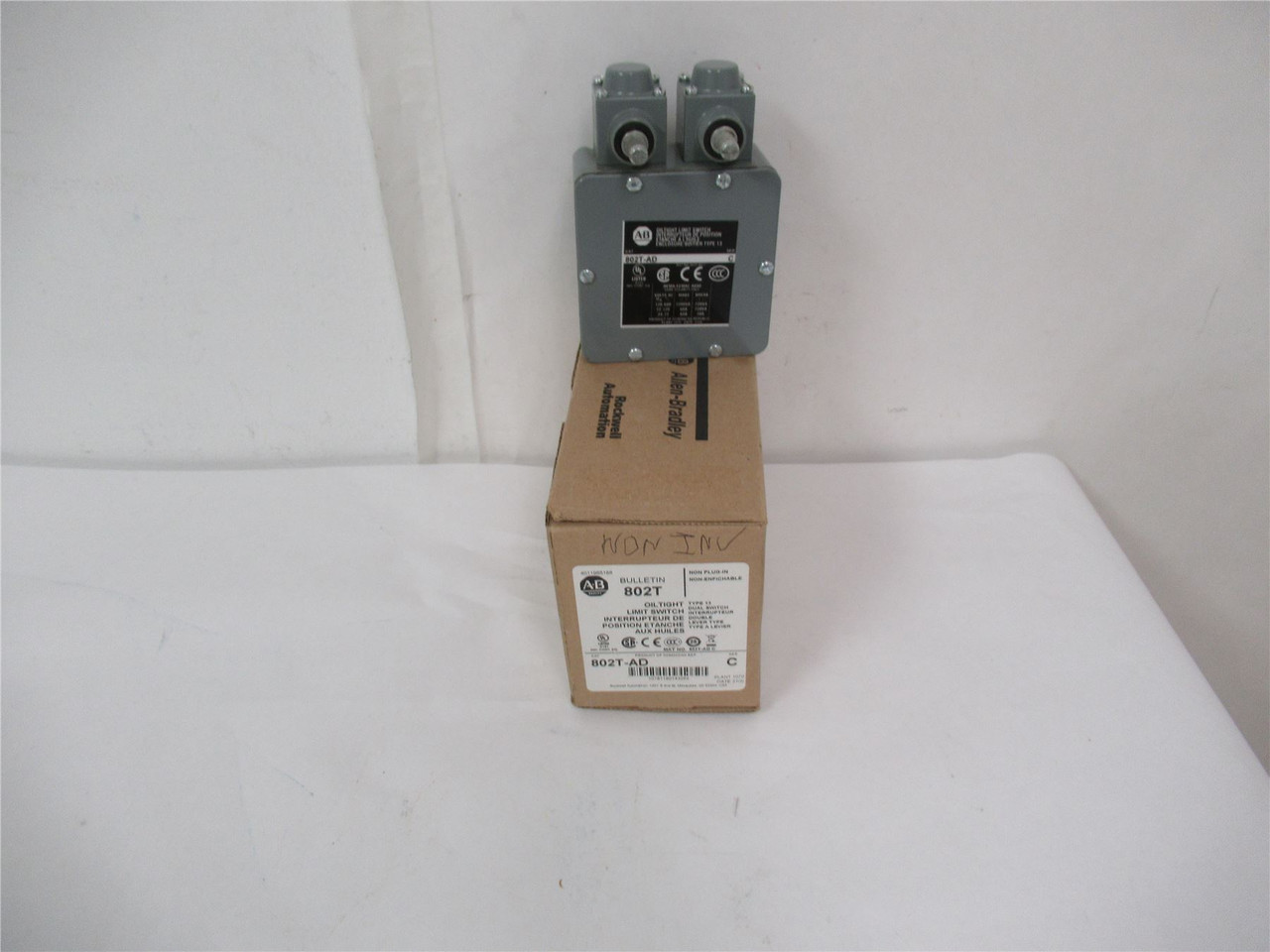 Allen-Bradley 802T-AD; Limit Switch 600 VAC MAX 10 AMP