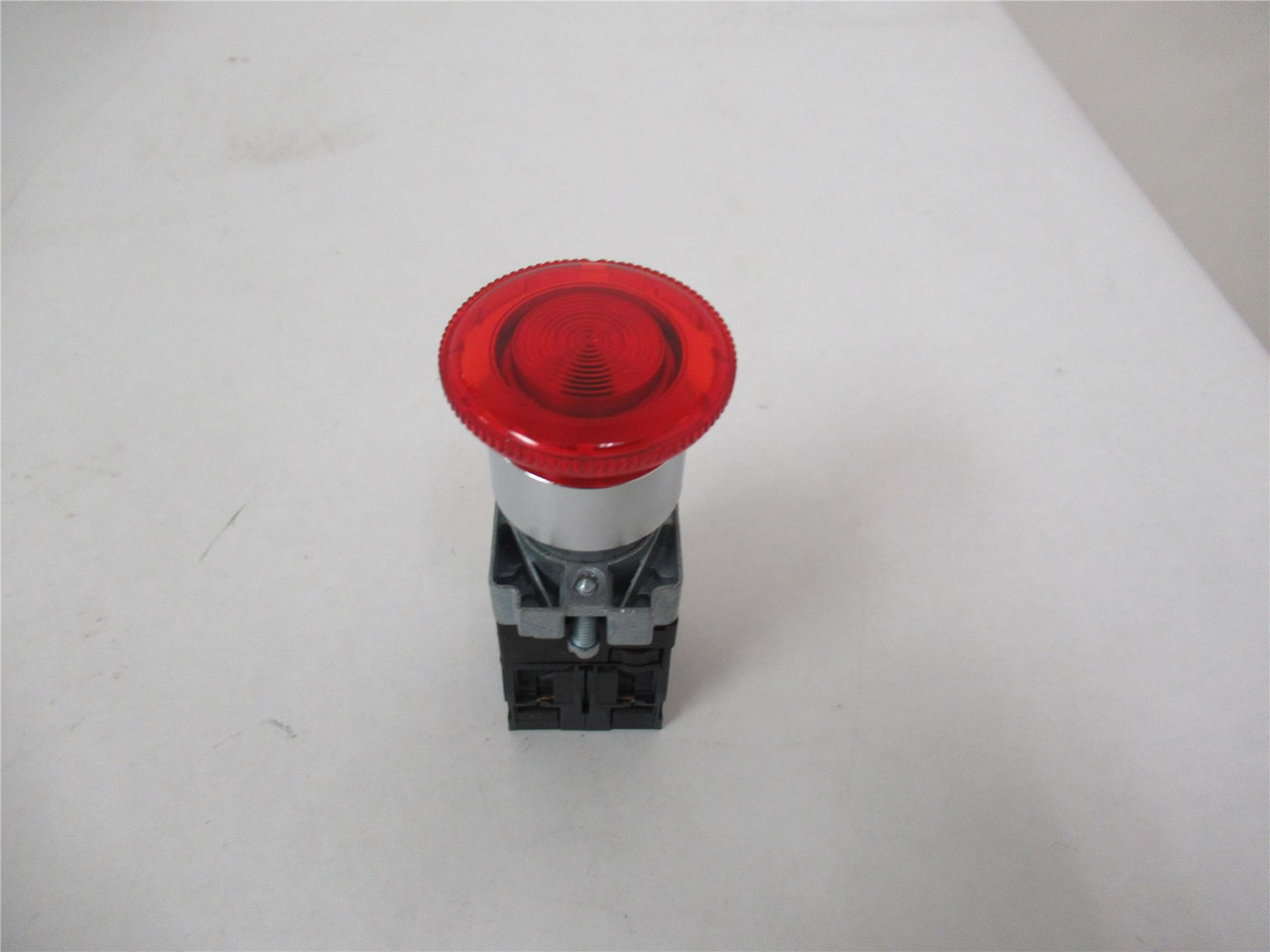 Schneider XB2BN4161;  Pushbutton Switch 22 mm 10A 600VAC