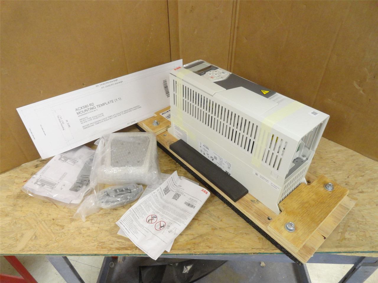 ABB ACS580-01-023A-4; AC Drive 11kw/15HP 480VAC 23A