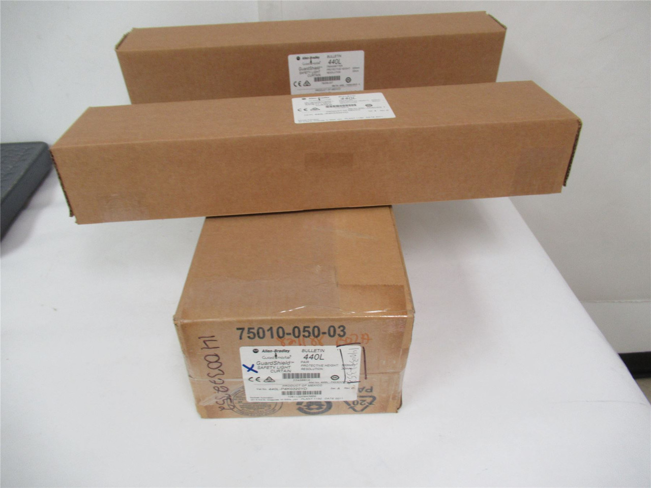 Allen-Bradley 440L-P4K0320YD; Light Curtain Pair