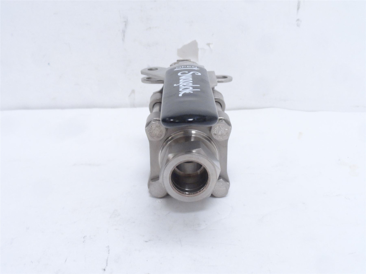 Swagelok SS-65TS16-JL; Ball Valve; SS-316; 1" Tube; 2200PSIG