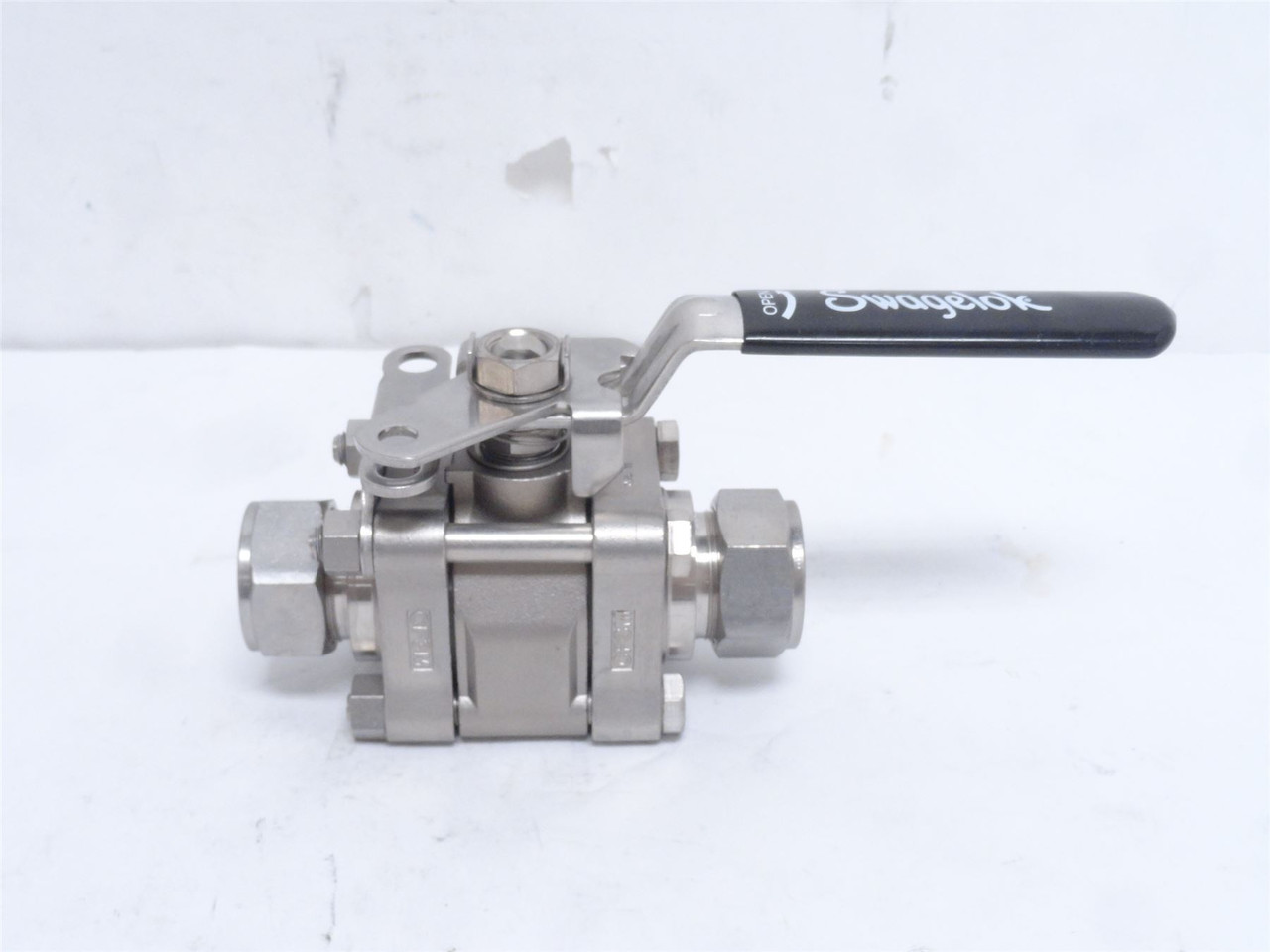 Swagelok SS-65TS16-JL; Ball Valve; SS-316; 1" Tube; 2200PSIG