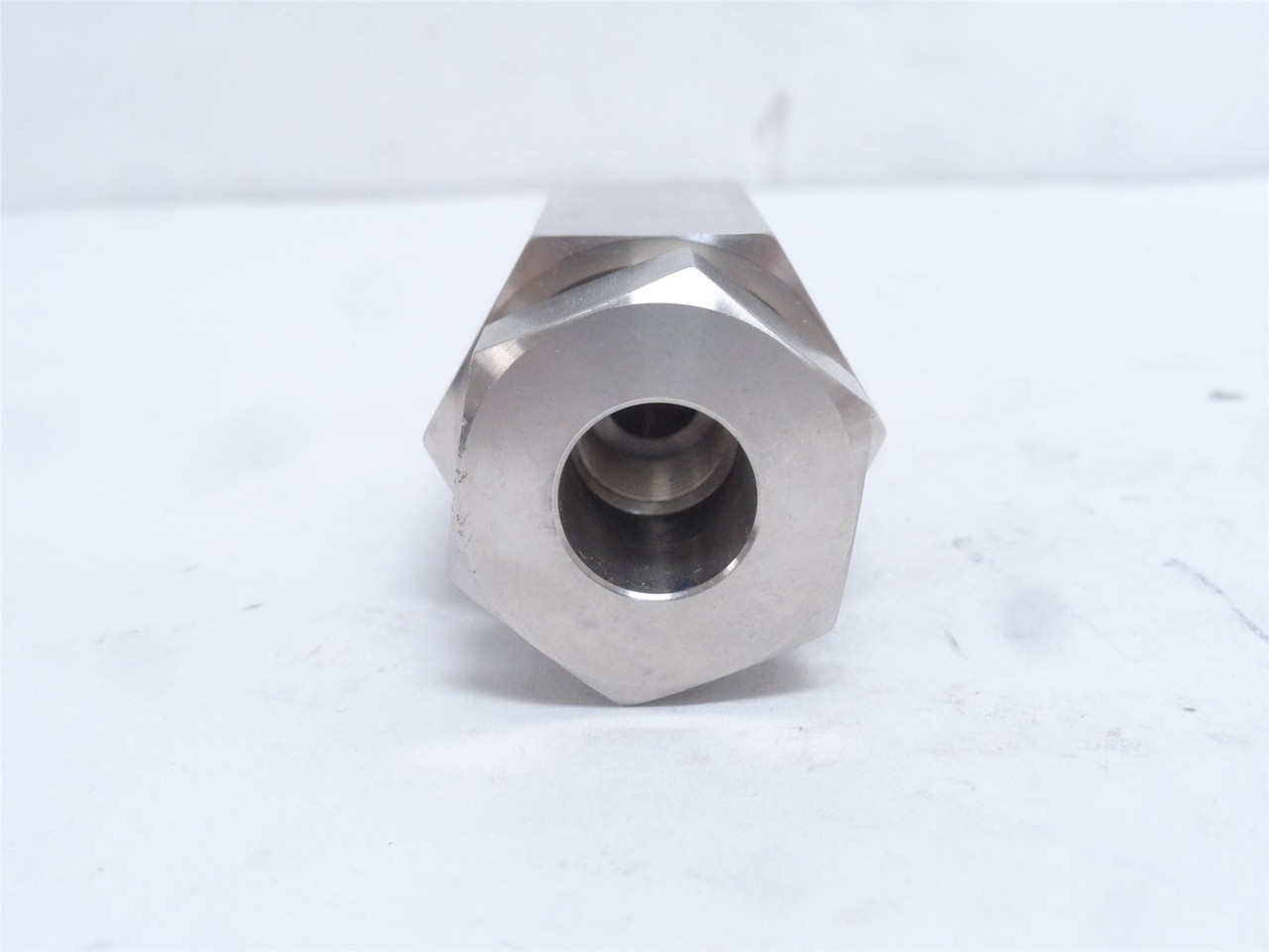 MP Equipment HT 76434; Coupler; SS; 3/8"ID x 3/8" Tube