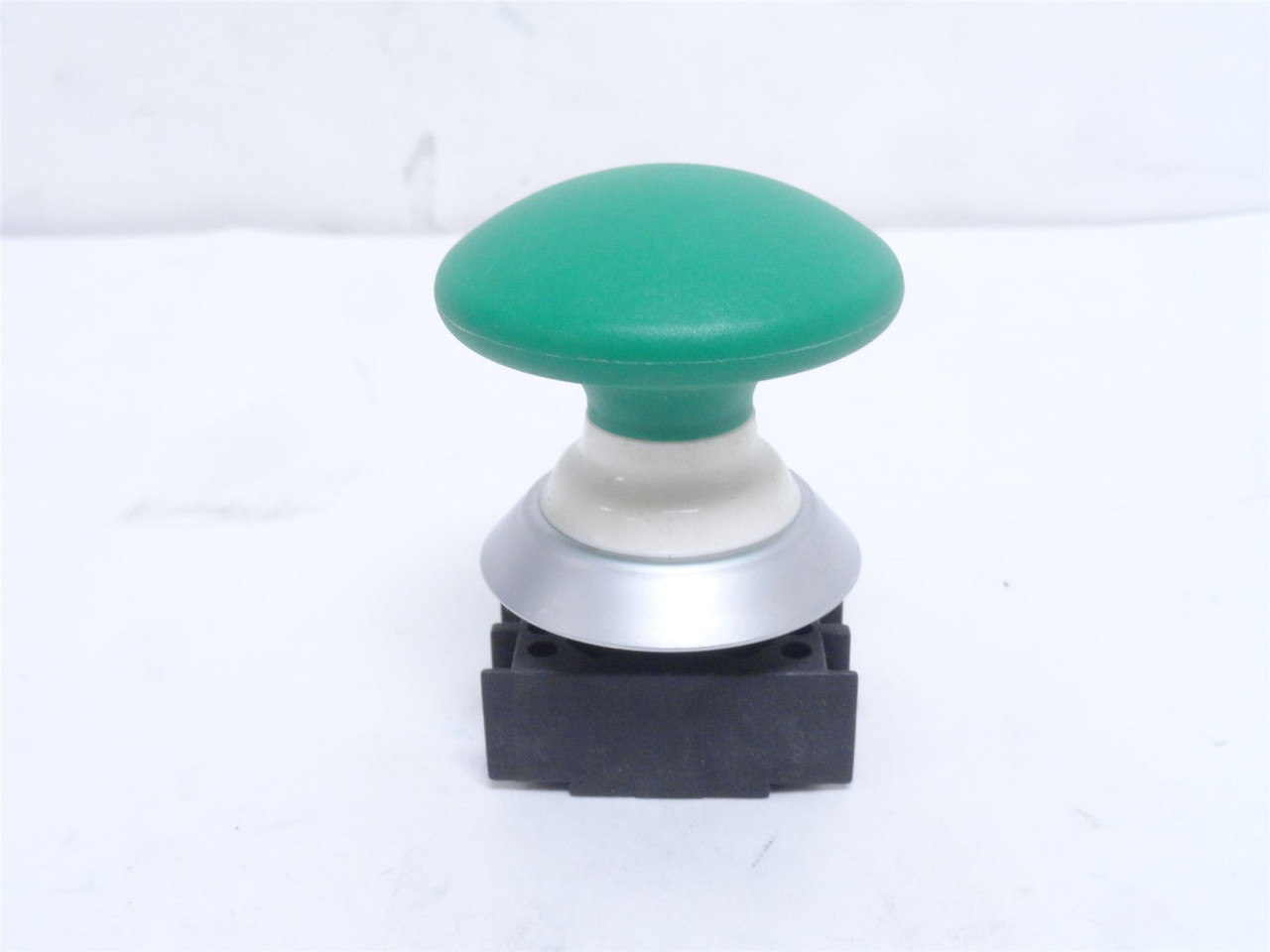 Schmersal NDP50GN; Green Push-Button Operator 50mmOD; W/Mount