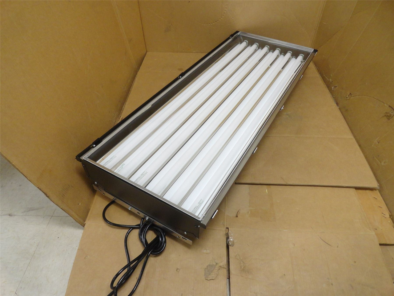 Orion WT6HL11W; Fluorescent Lighting Fixture 6-Tube; 48" Long