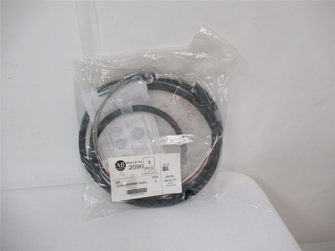 Allen-Bradley 2090-XXNPMF-14S03; CableType 4 Connector3M