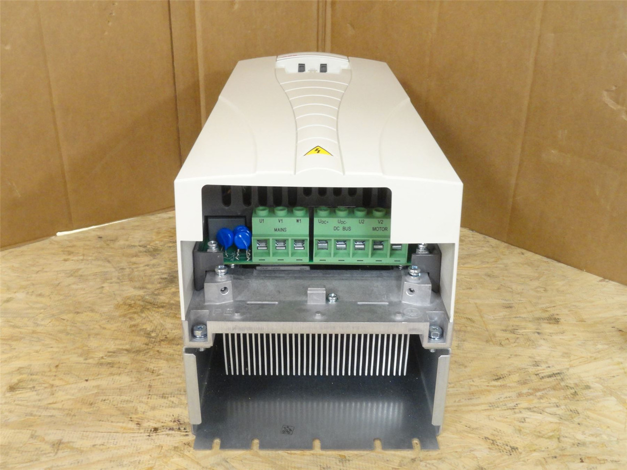 ABB ACS550-U1-031A-4; AC Drive 20HP 480VAC