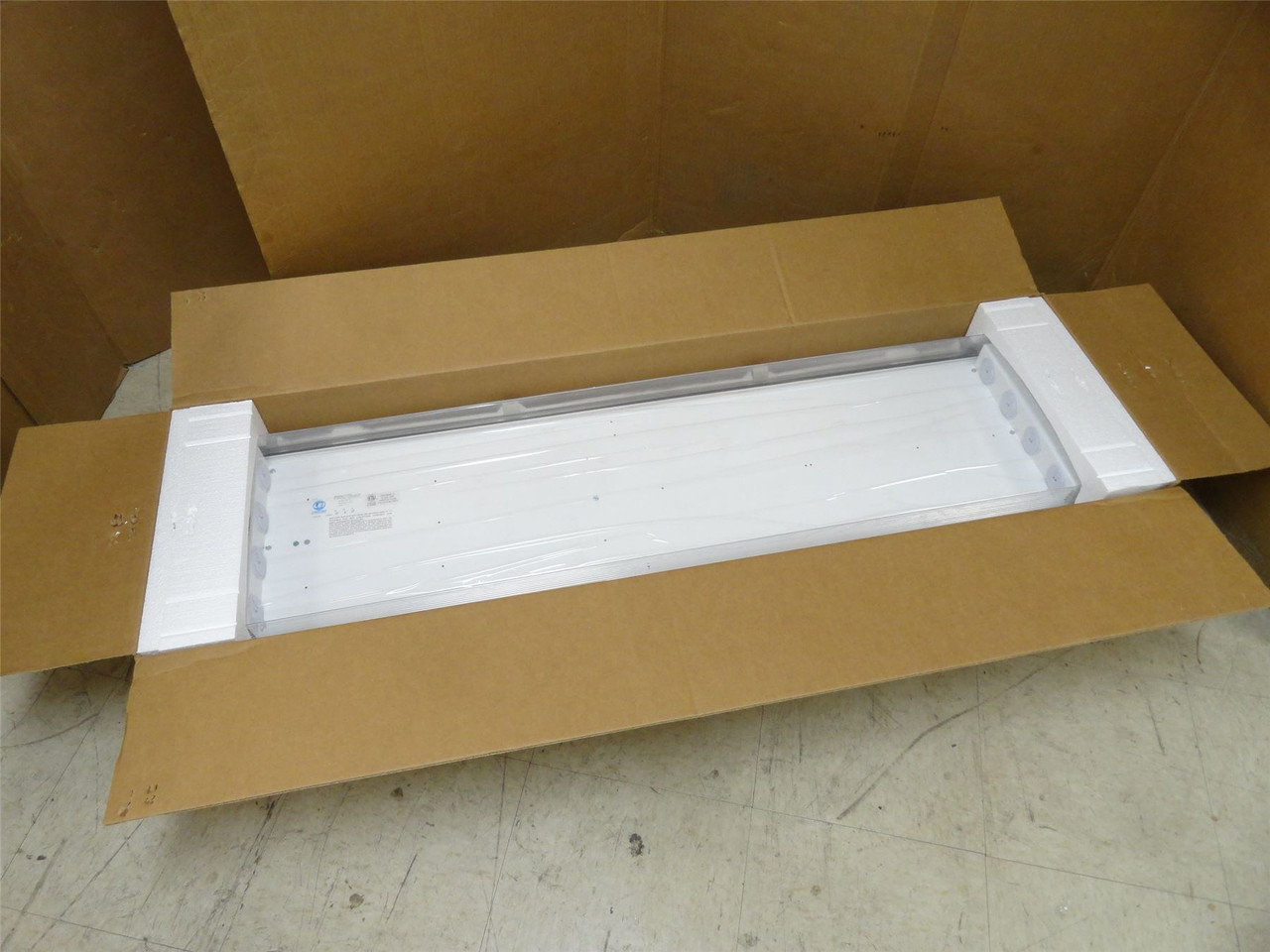 LEI FLB-RS-454-U; Fluorescent Low Bay Fixture 120/277VAC; 54W