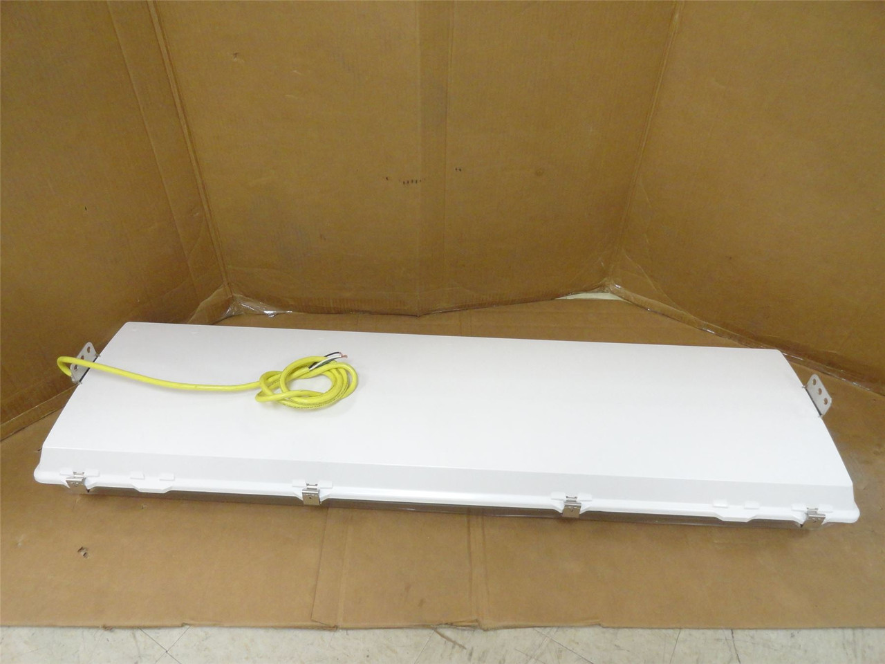 LEI FLB-RS-654-UNB; Low Bay Rough Service Fluorescent Strip