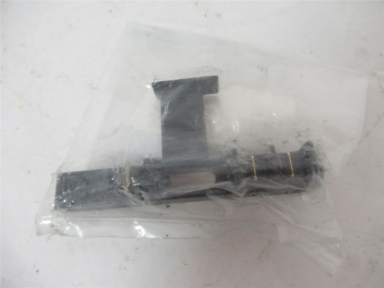 Omron S8T-BUS02; Connector Isolated Op w/5; 12 & 24 VDC unit