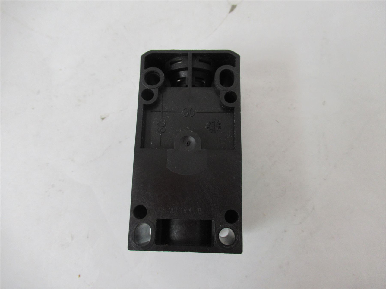 Siemens 3SE5132-0CA00-1CA0; Pushbutton Switch 1 X (M20 X 1.5)