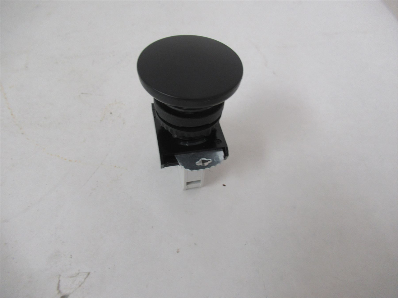 BACO 330000000000; Pushbutton 40mm Mushroom 240V 3A 1(NO)