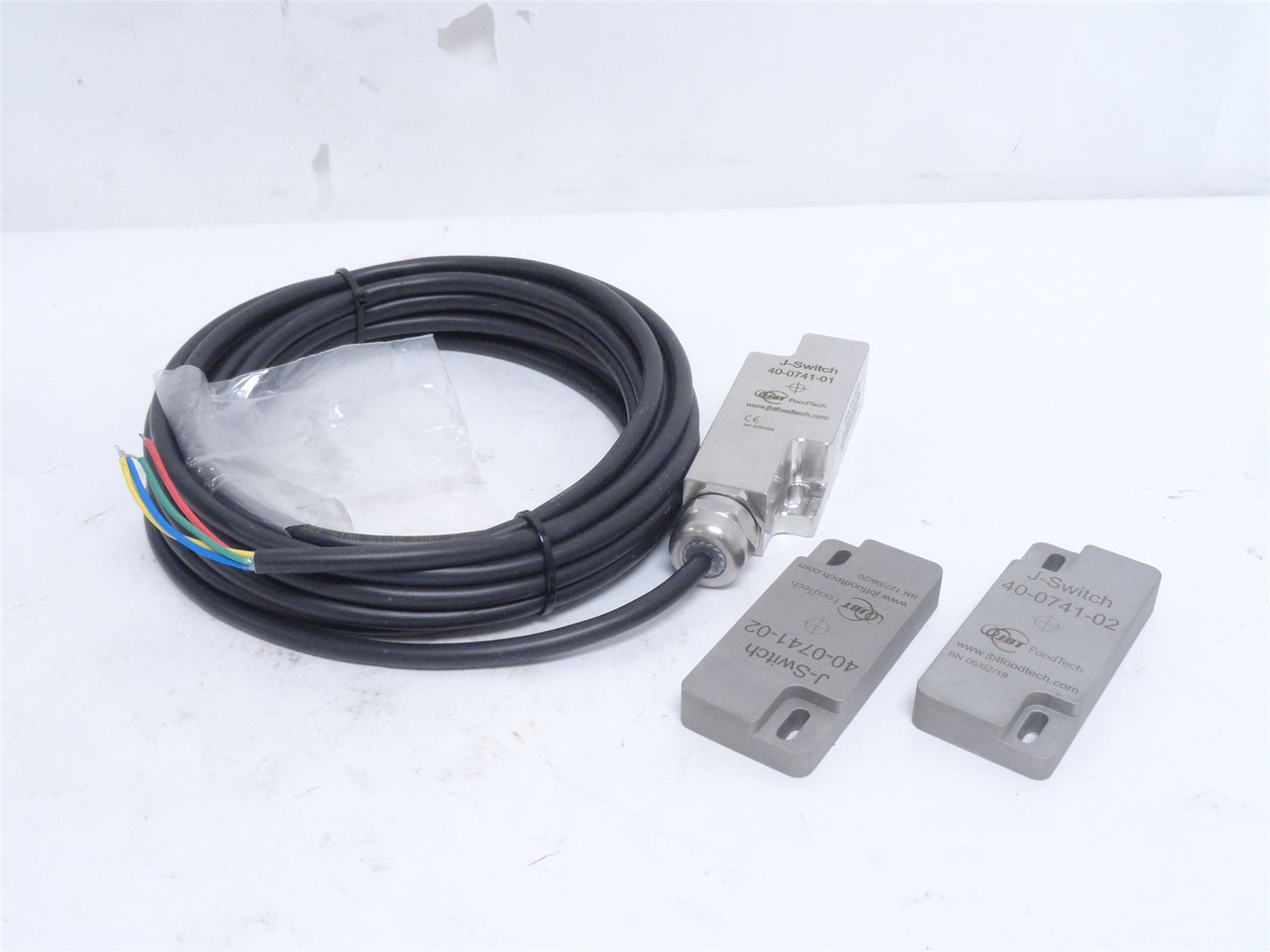 JBT 40-074-01; Wired Magnetic Safety Switch; W/Actuators
