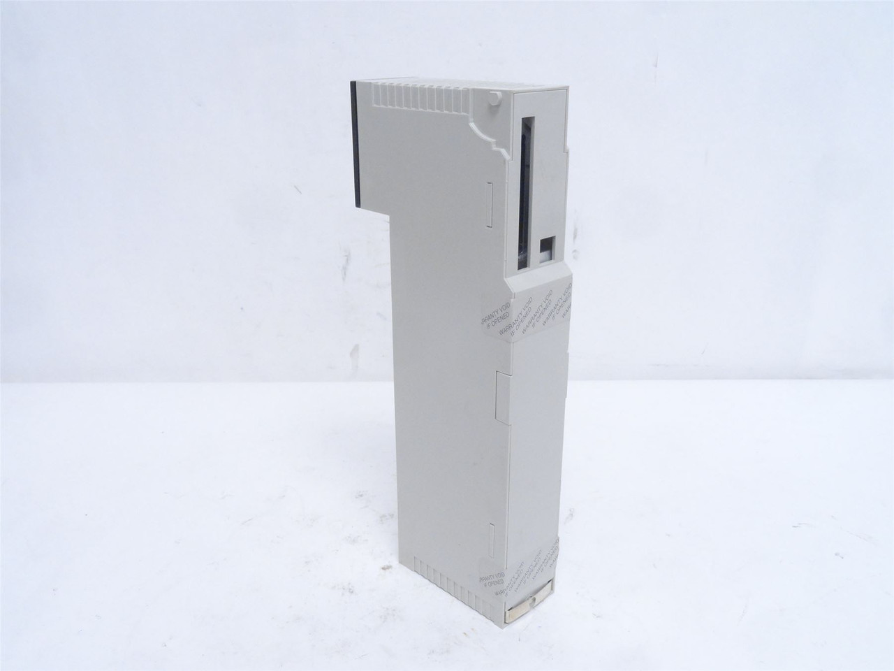 Schneider 140DAO84210; Discrete Output Module; 100-230VAC; 5A