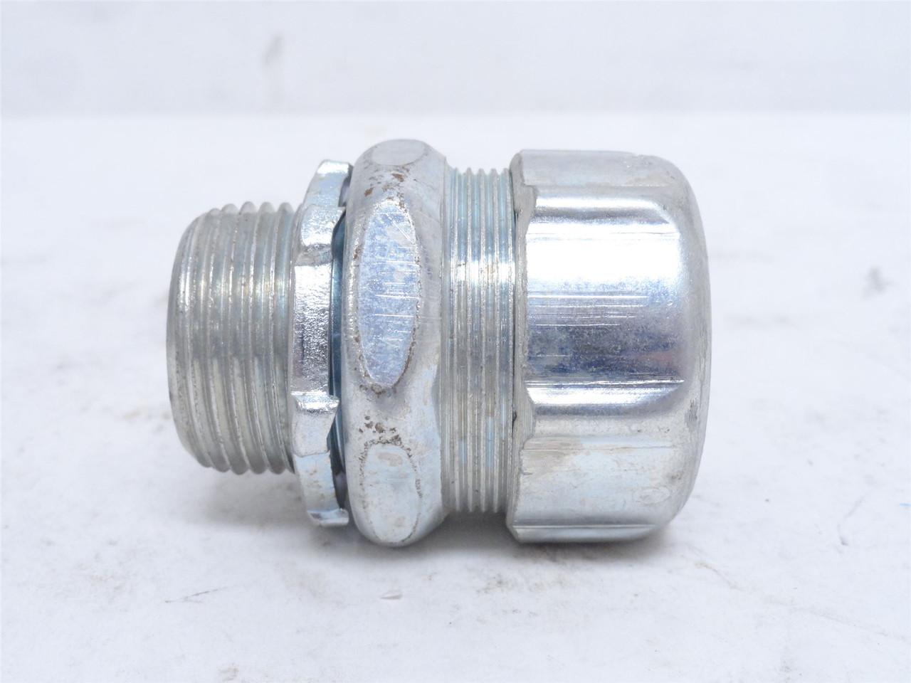 T&B 5234; Liquid-Tight Conduit Fitting; Size: 1"