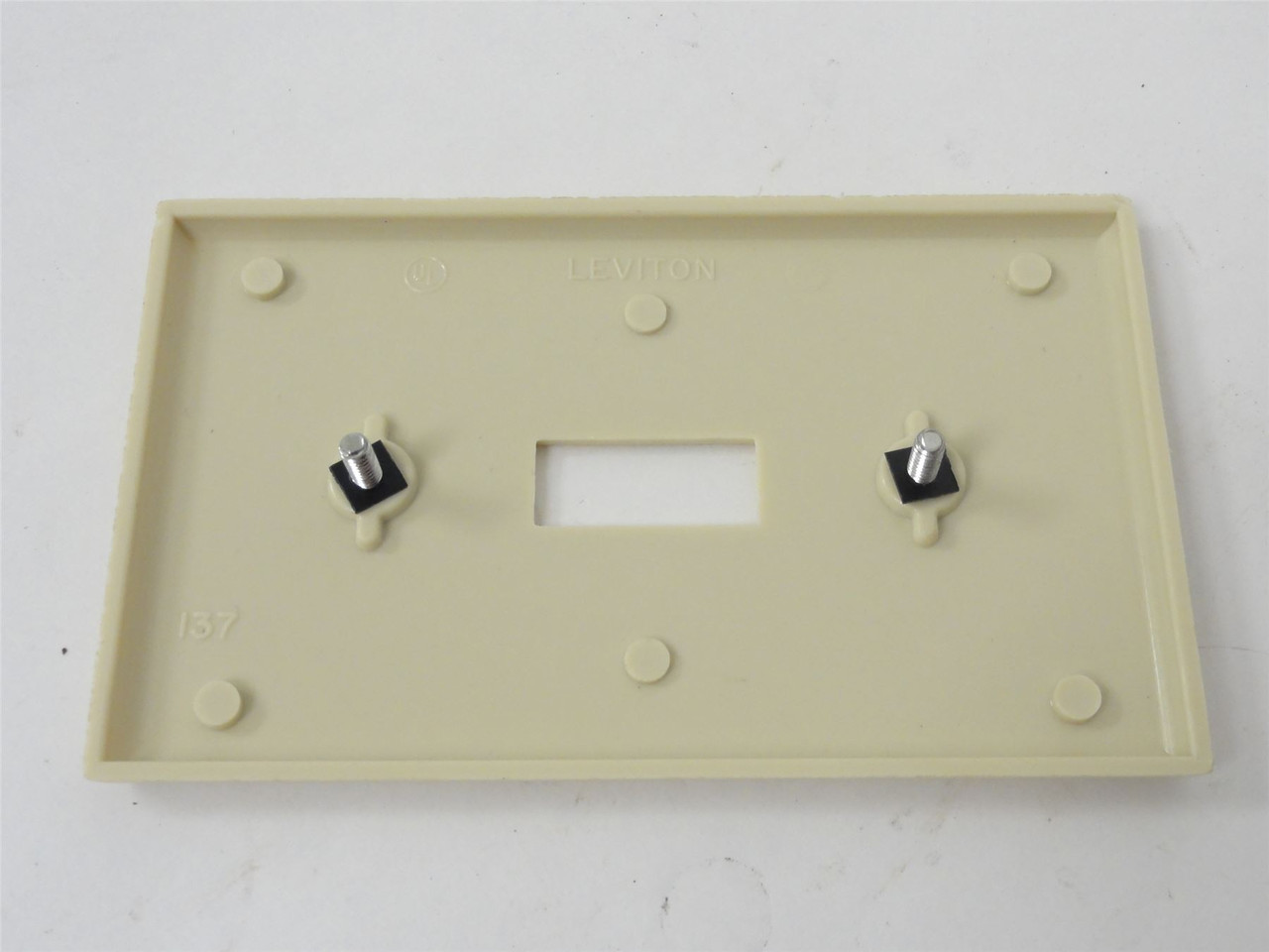 Leviton 020-86001; Lot-6 Toggle Switch Wallplates; 1-Gang