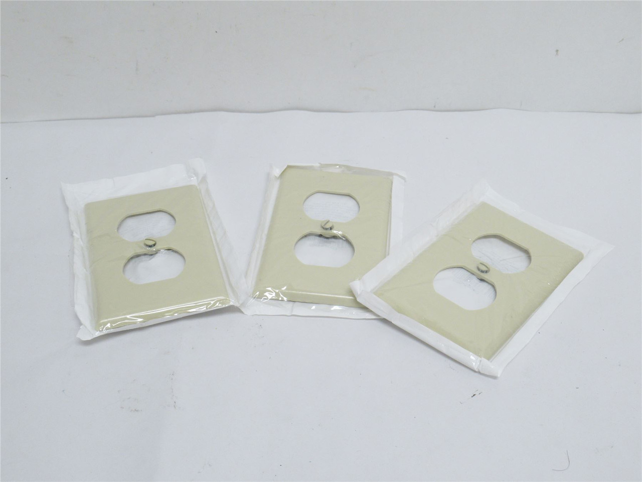 Leviton 020-86003; Lot-3; Ivory Duplex Receptacle Wall Plate