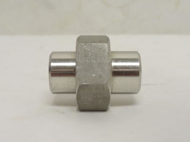 Industry-Std 1LUE5; Pipe Union; SS-304; 1/4 FNPT; Class: 150