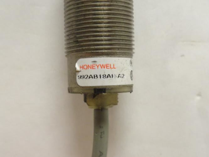 Honeywell 992AB18AP-A2; Prox Sensor; 9-30VDC; 200mA; NO NUTS