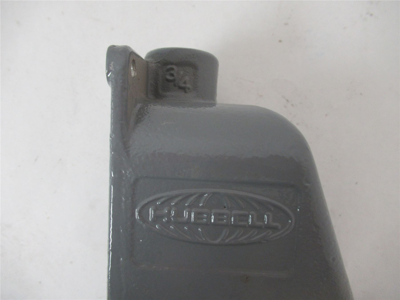 Hubbell BB201W; Pin&Sleeve Box 3/4" for use w/3;4;5Wire