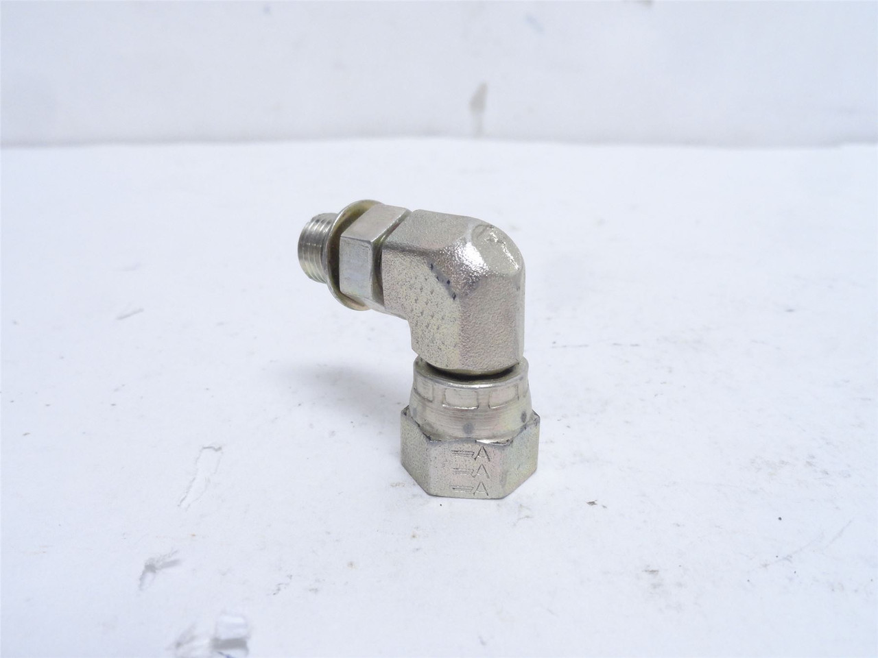Eaton 2068-4-4S; Adaptor Elbow 90Deg; 1/4NPT Swivel; 1/4 BOSS